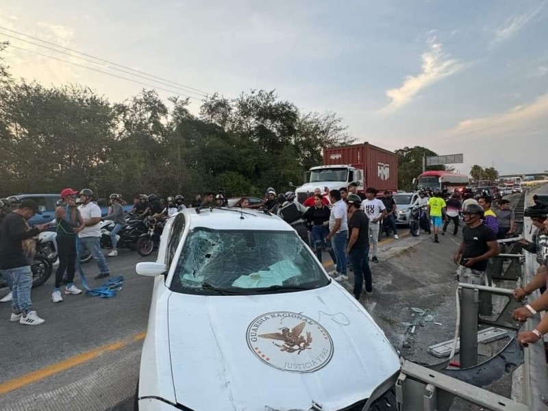 Se vuelca unidad de la Guardia Nacional en autopista Colima-Manzanillo