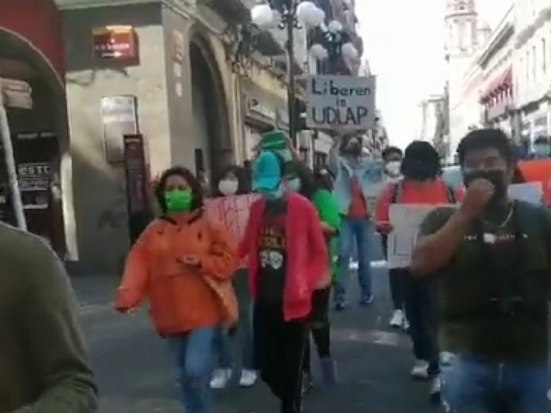 Se vuelven a manifestar estudiantes de UDLAP