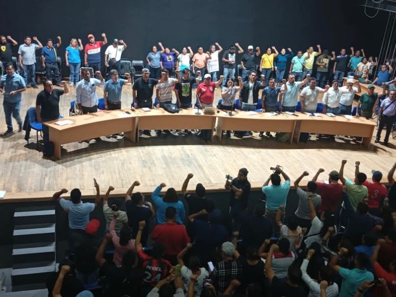 Sección 22 analiza en asamblea permanencia del paro nacional