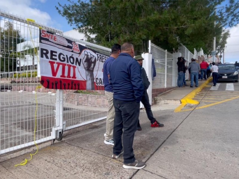 Sección 34 del SNTE acuerda con autoridades transparentar asignaciones en escuelas normales