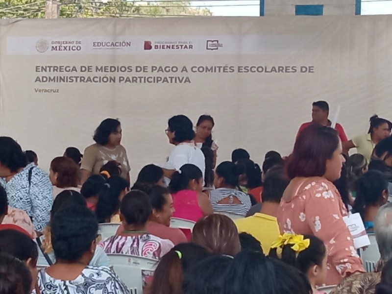 Sector educativo de Tuxpan beneficiado por “La Escuela Es Nuestra”