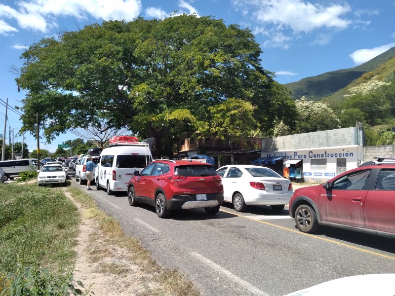 Sector turístico de Huatulco pide intervención gubernamental ante bloqueos carreteros