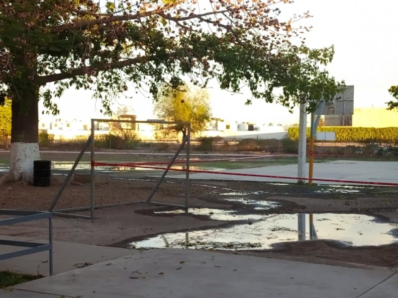 Secundaria en Navojoa, una víctima más de drenajes colapsados