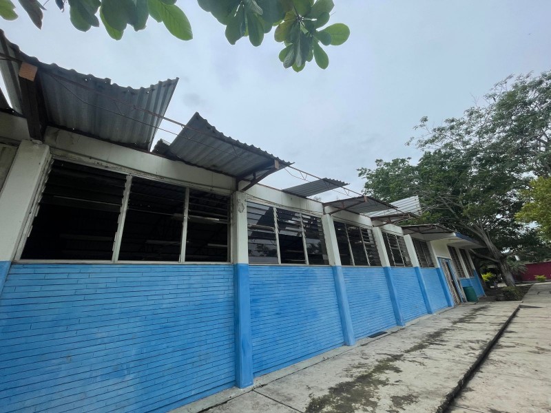 Secundaria en Tuxpan en malas condiciones desde el huracán