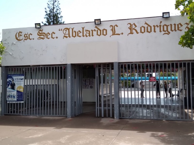 Secundaria Federal #1 a falta de maestros pospone clases presenciales