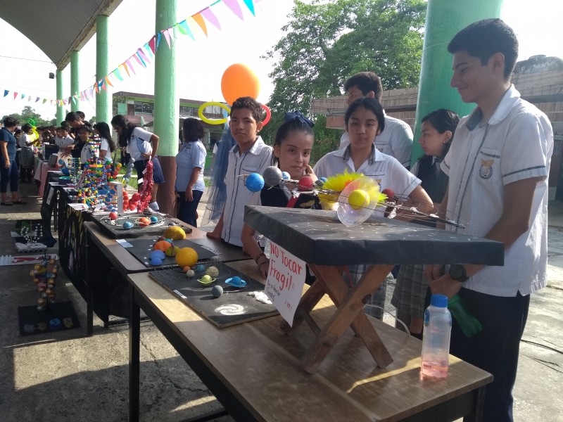 Secundaria Manuel C.Tello, realiza feria escolar