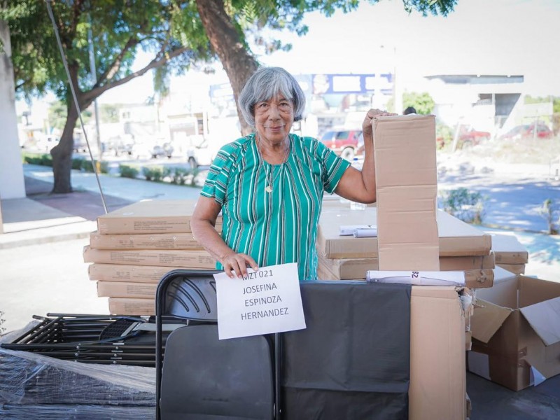 Sedeco entrega equipamiento del programa Nuestro Tianguis