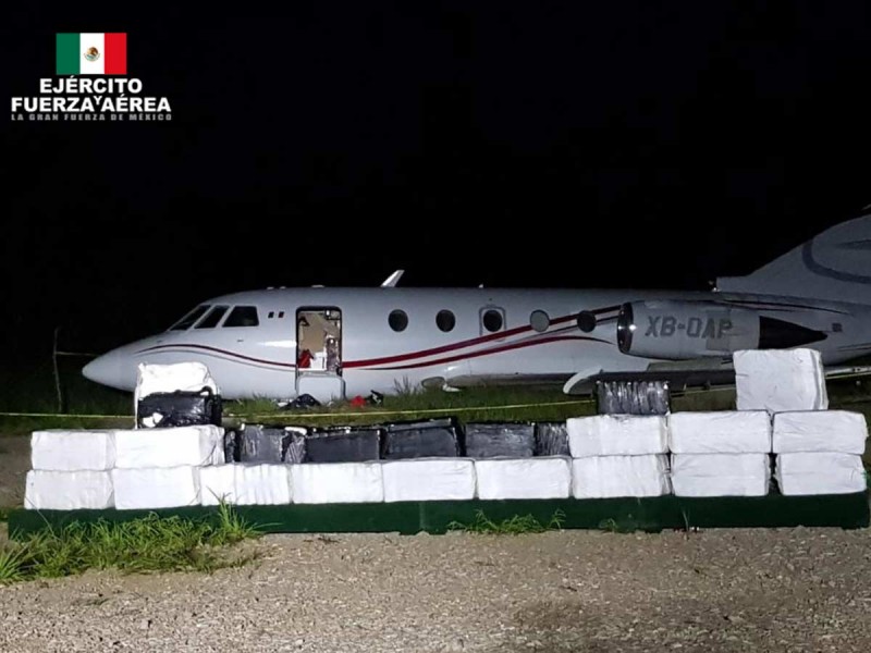 Sedena detiene avioneta y asegura 1,356 kg de cocaína