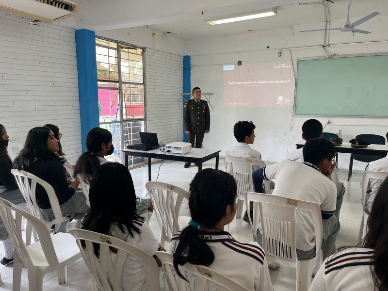 SEDENA lleva a escuelas tuxpeñas pláticas de prevención de adicciones