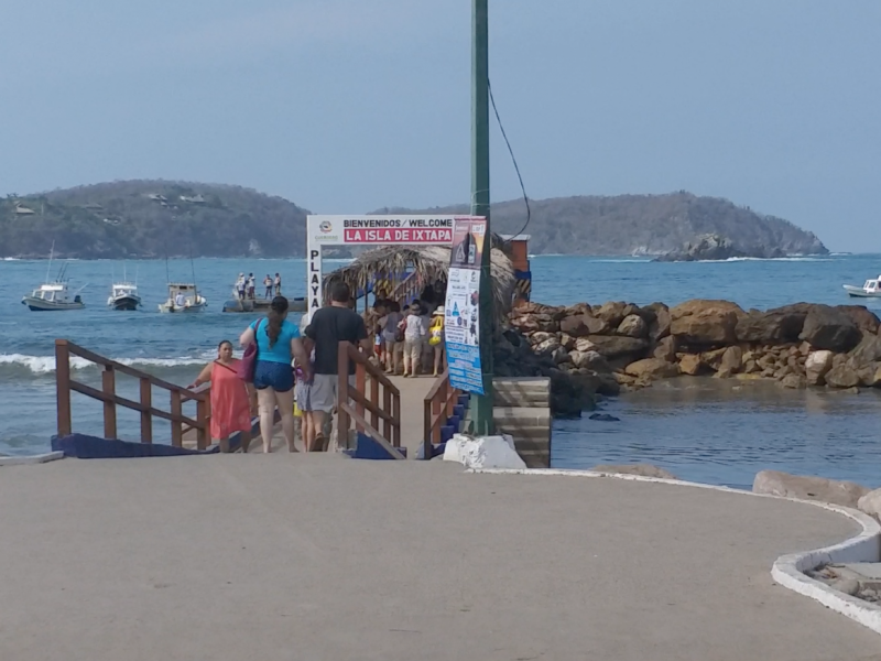 Seguirá fenómeno mar de fondo en Zihuatanejo