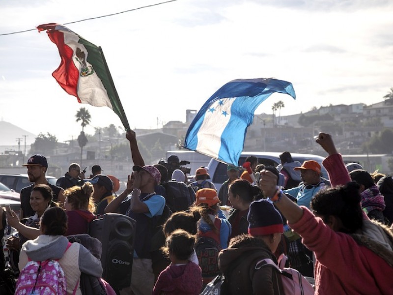 Segunda caravana migrante avanza hacia Querétaro
