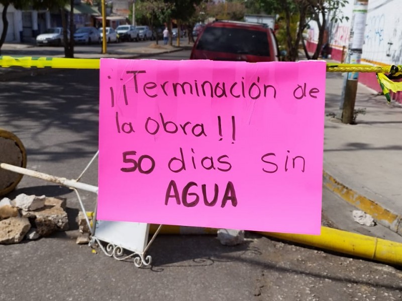 Segundo día bloqueado; denuncian 50 días sin agua potable