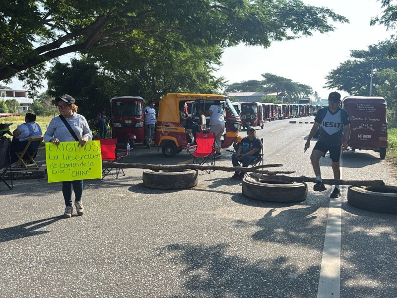 Segundo día de bloqueo en tramo Juchitán-Tehuantepec por la liberación de Carlos