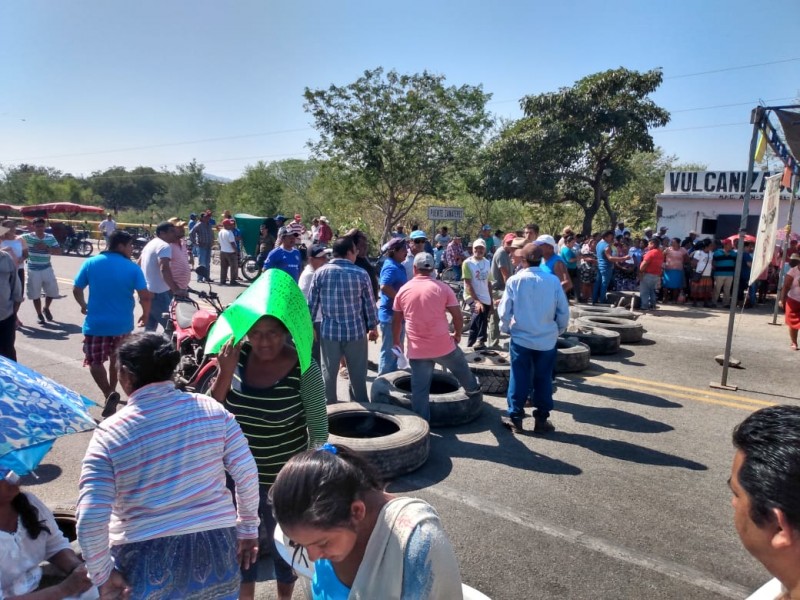 Segundo día de bloqueo en Zanatepec, cerrada la circulación Oaxaca-Chiapas