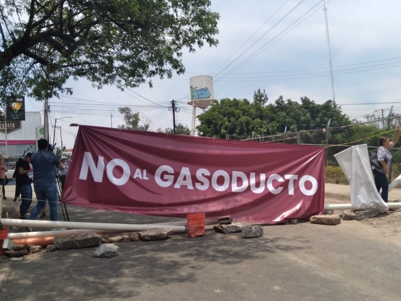 Segundo día de bloqueo por vecinos en contra de gasoducto