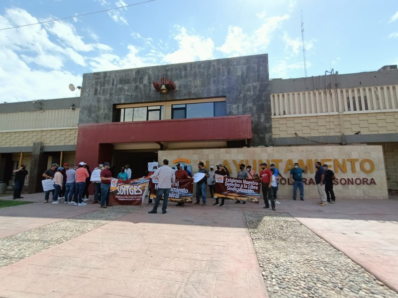 Segundo día de plantón consecutivo sin recibir respuesta