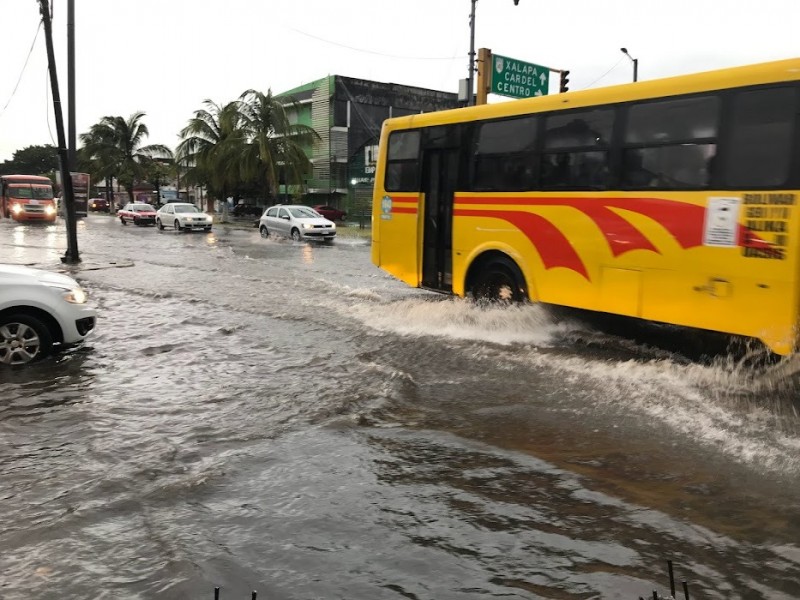 Seis colonias sufrieron inundaciones por lluvia en Veracruz