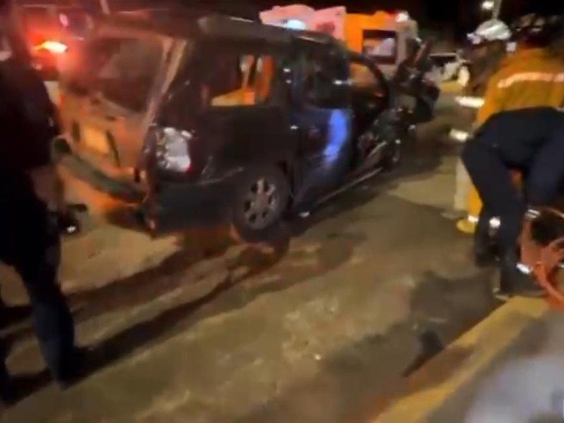 Seis heridos tras presunto error de patrulla en semáforo