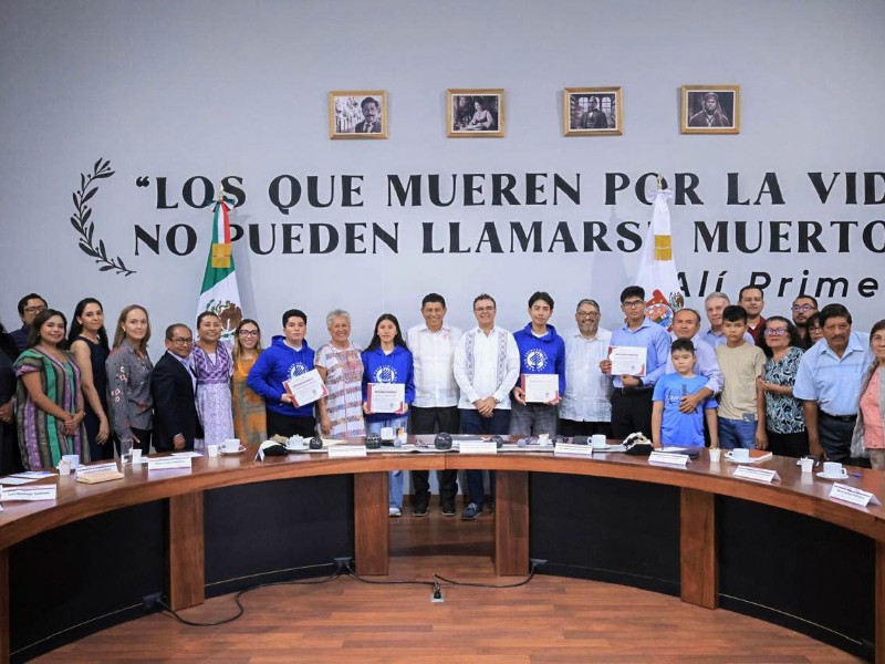 Seis jóvenes oaxaqueños obtienen beca total en el Tecnológico de Monterrey
