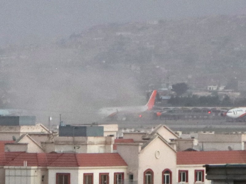 Seis muertos tras atentado en aeropuerto de Kabul