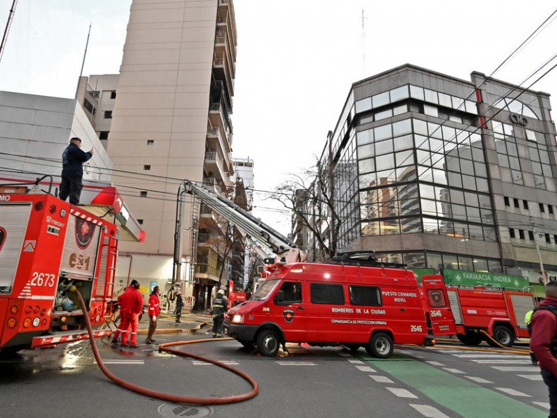 Seis muertos y 35 heridos tras incendio en Argentina