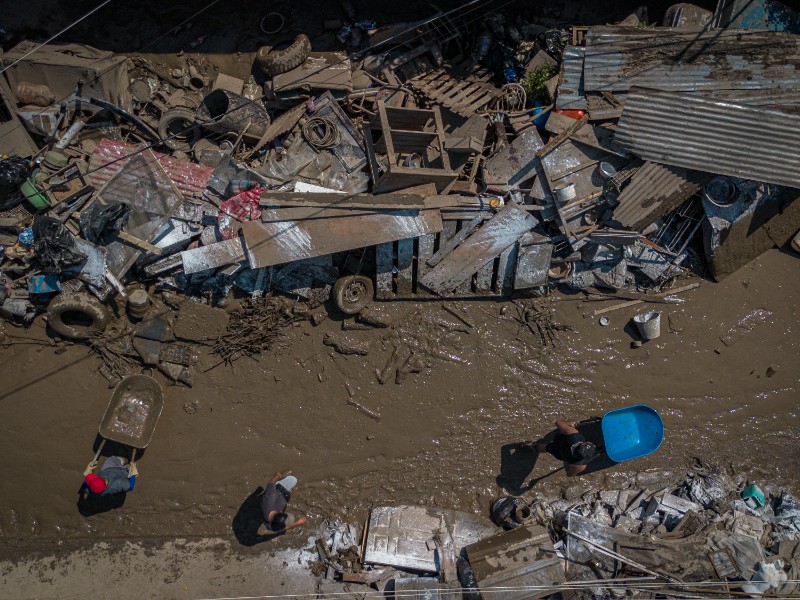 Seis personas continúan desaparecidas tras inundaciones en el norte de Veracruz