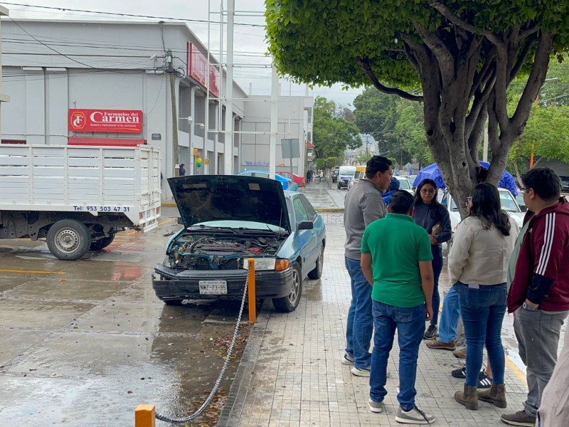 Semaforazo deja cuantiosos daños en Reforma
