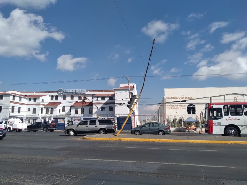 Semáforo inservible en  Zinacantepec