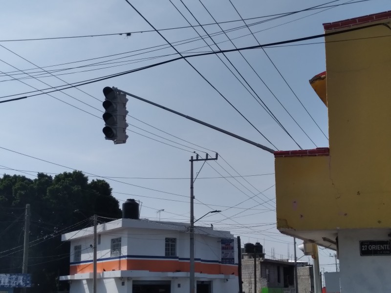 Semáforos de la Av. de la Juventud permanecen sin función