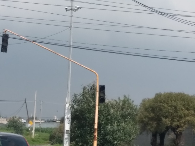 Semáforos fallaban por vientos en Toluca