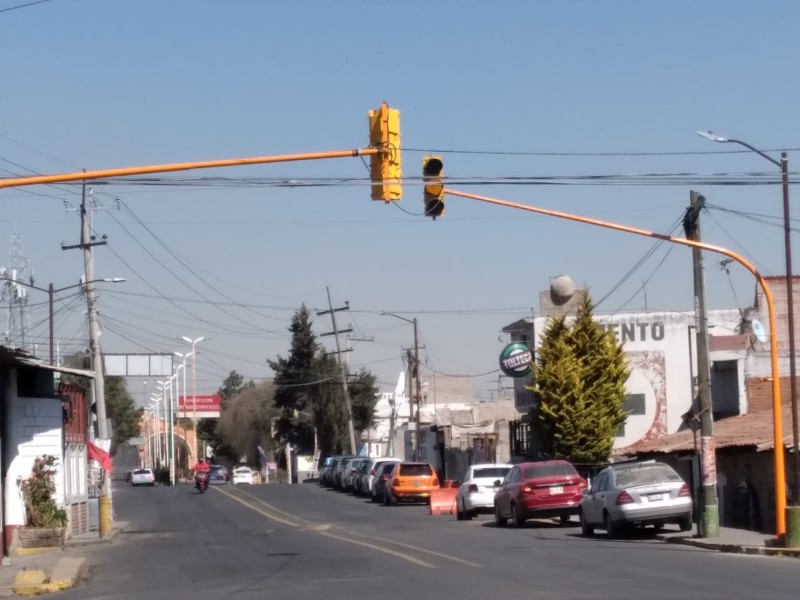 Semáforos inservibles en Mexicaltcingo