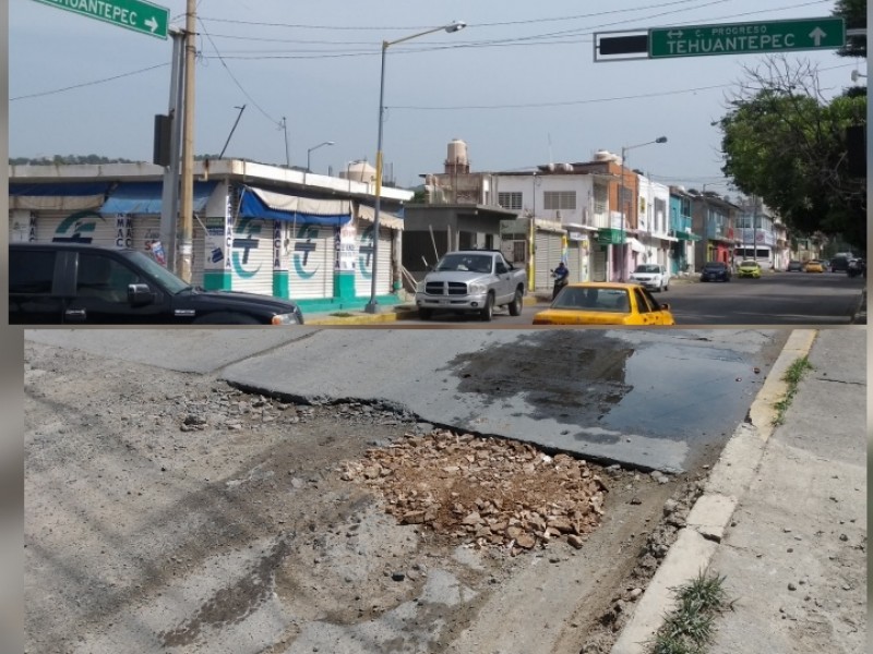 Semáforos sin funcionar y baches una constante en Salina Cruz