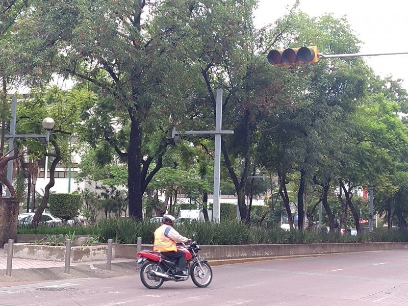 Semáforos sucumben ante estragos de lluvias