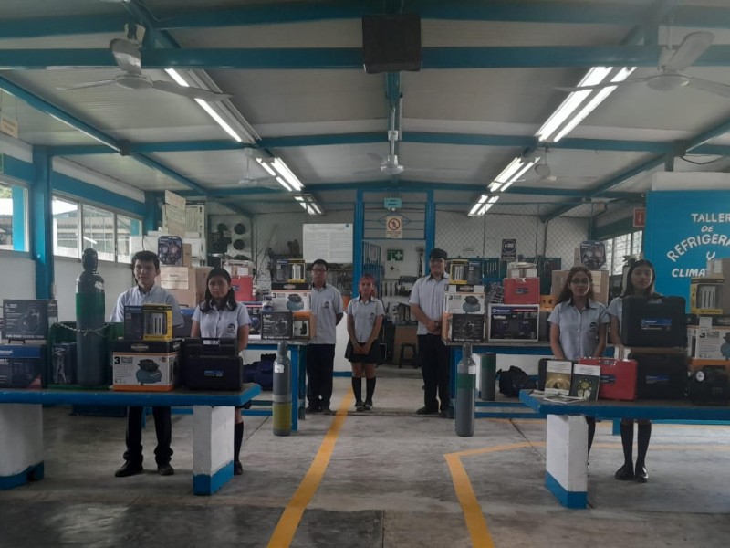 SEMARNAT dona equipo en Tuxpan para técnicos en refrigeración