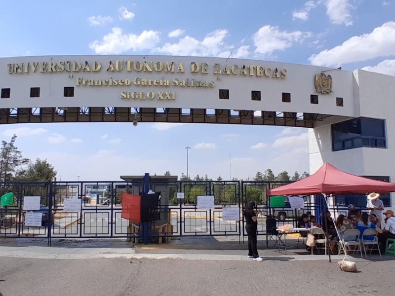 Semiescolarizado toma Campus Siglo XXI por caso de rector