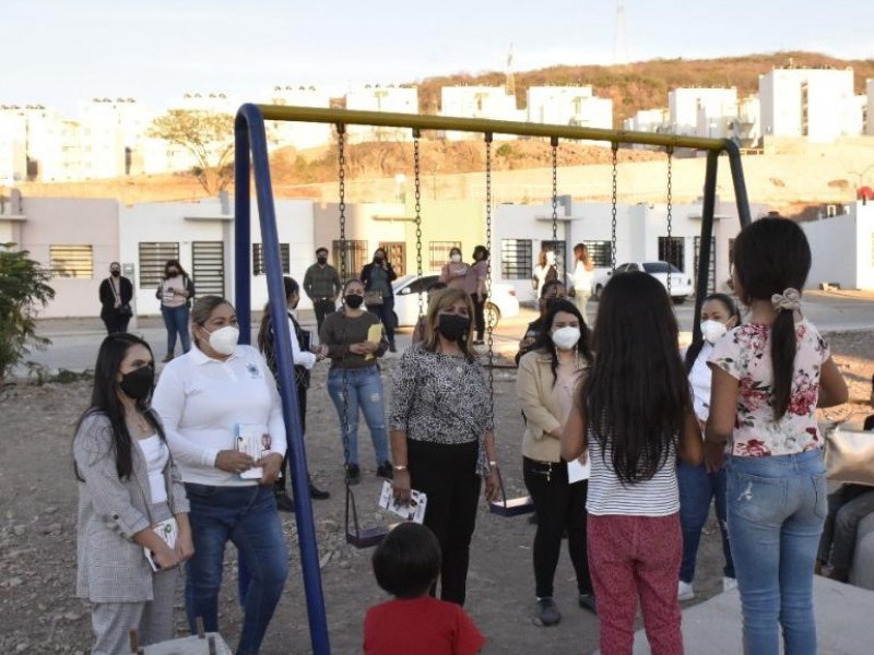 SEMUJERES visita Alturas del Sur para prevenir Violencia