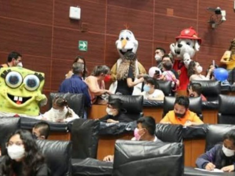 Senado abre puertas por primera vez para niños