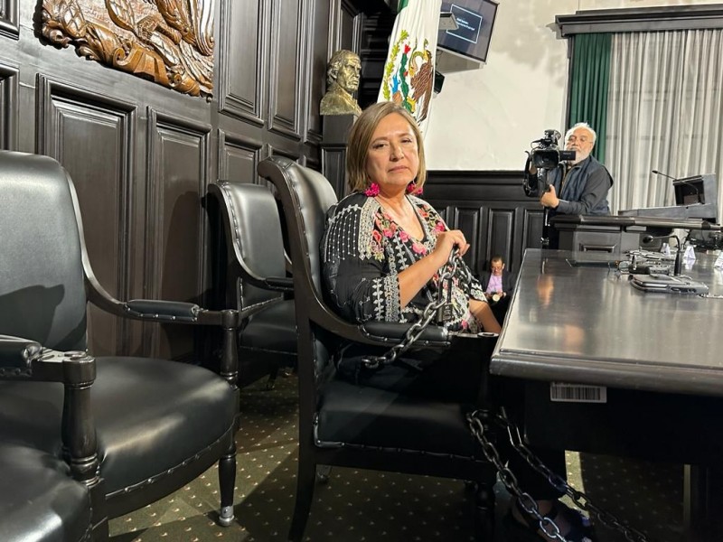 Senado sesiona en Xicoténcatl ante toma de tribuna