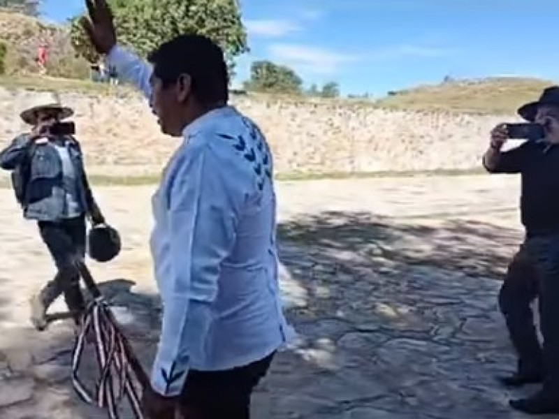 Senador morenista se niega a pagar entrada a Monte Albán