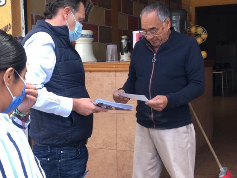 Senador visita a ciudadanos en Tolimán