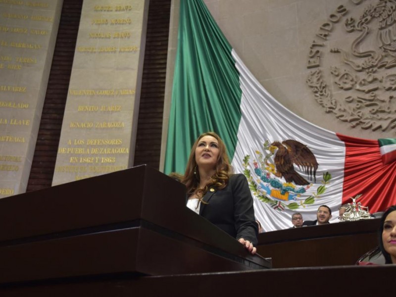 Senadora zacatecana intervino en toma de posesión deAMLO