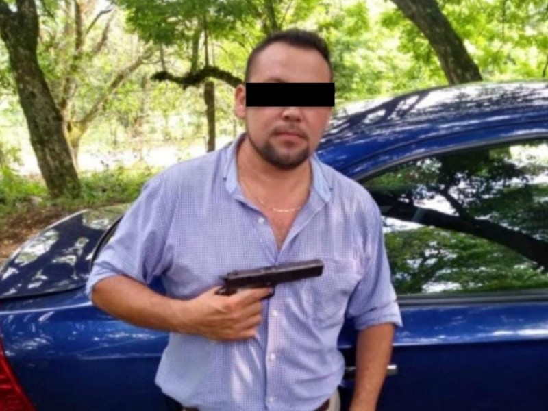 Señalan a candidato de Juchique por portación de armas