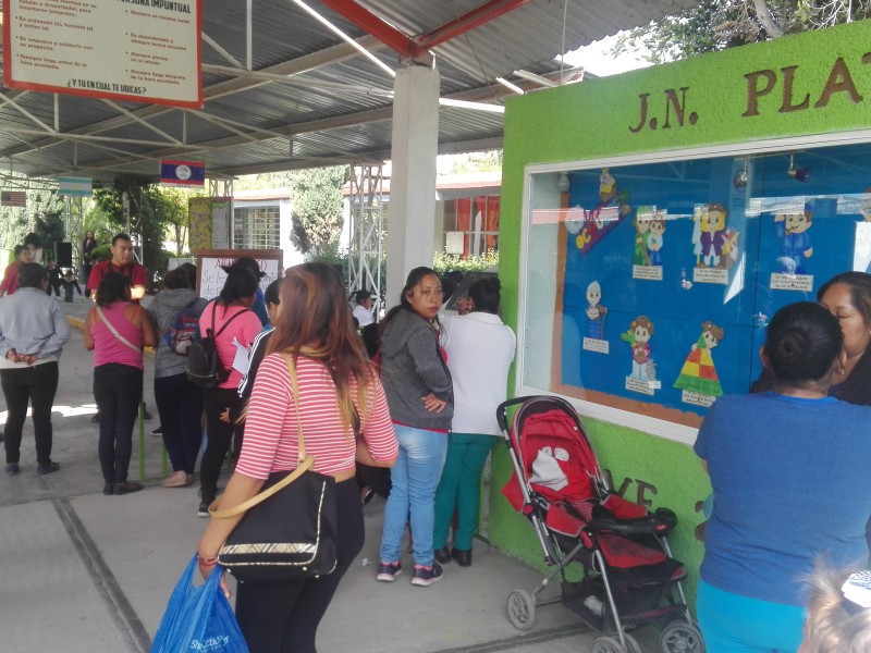 Señalan a conserje de kinder por manosear