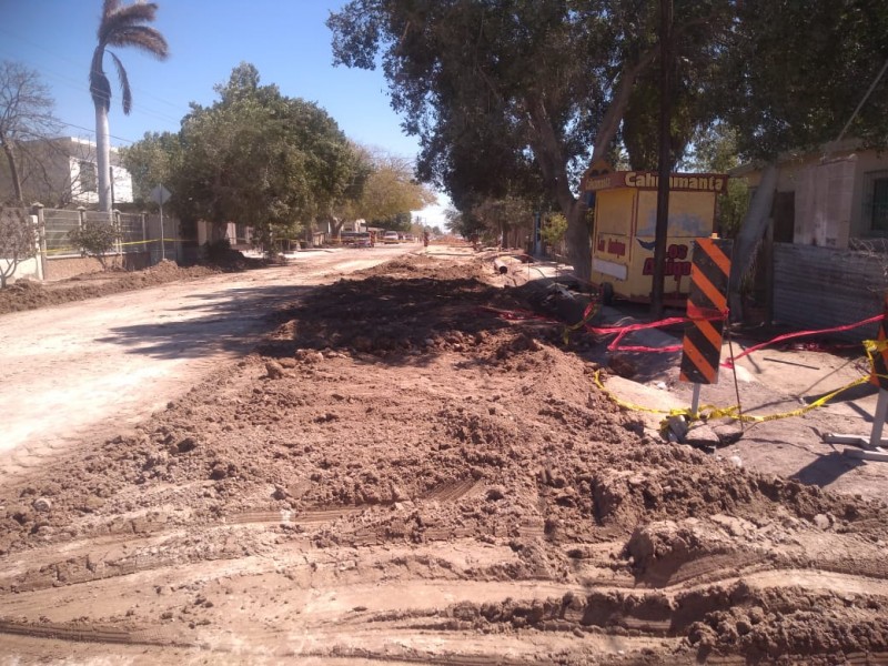 Señalan falta de medidas de seguridad en obras de drenaje