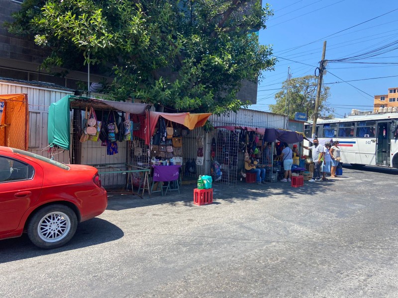 Señalan incremento del ambulantaje  en Salina Cruz