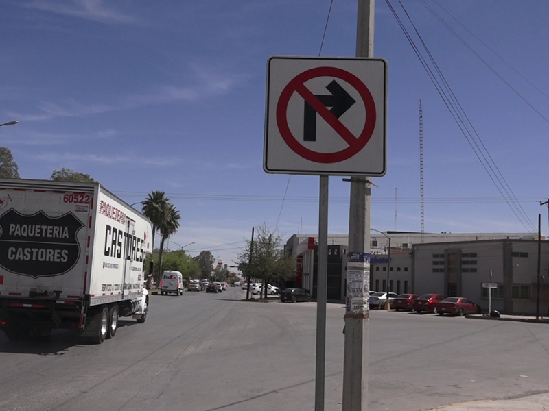 Señalética confusa ocasiona accidentes en Torreón
