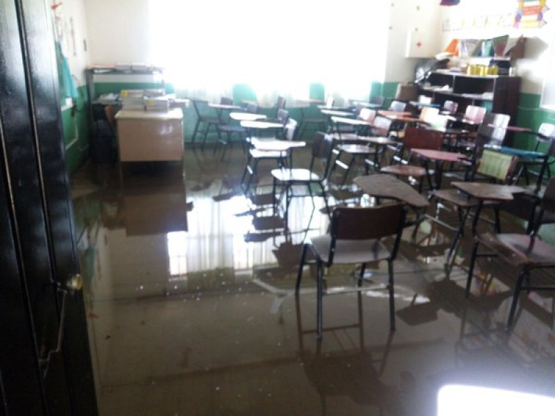 SEP reporta 10 escuelas afectadas por lluvias y sismo