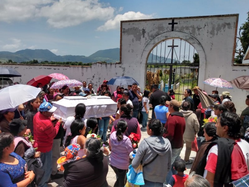 Despiden a Teresita, víctima de maltrato infantil