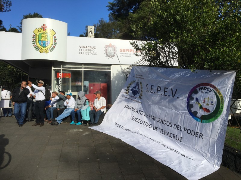 SEPEV se manifiesta ante Finanzas para exigir basificaciones