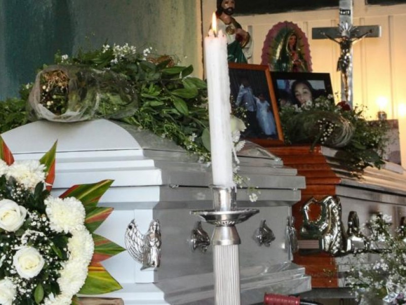 Sepultan a Paola y su hijo Dilan, víctimas de derrumbe